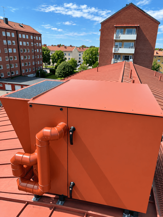 https://slussen.azureedge.net/image/1224/Orange_HVAC_Unit_Against_City_Skyline_1.png